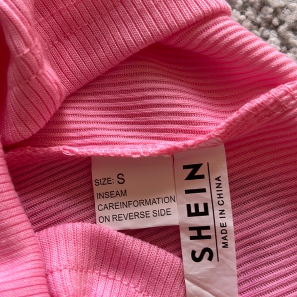 Shein Ribbed Cropped Tank with Ruffle NWOT - Picture 3 of 3